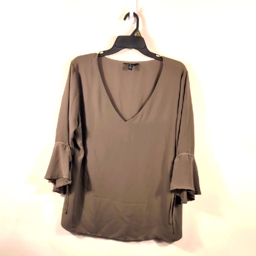 Elegant Women's V-Neck Top in Green size Large